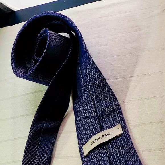 CALVIN KLEIN men's SILK neck tie with micro-dot pattern,  silk / navy blue - Picture 5 of 14